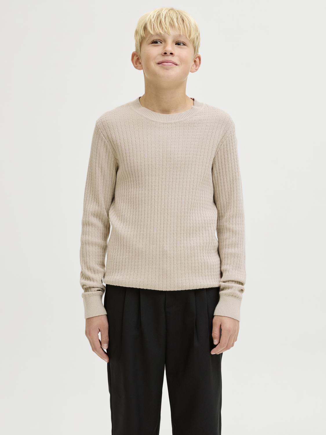 model_shot-front